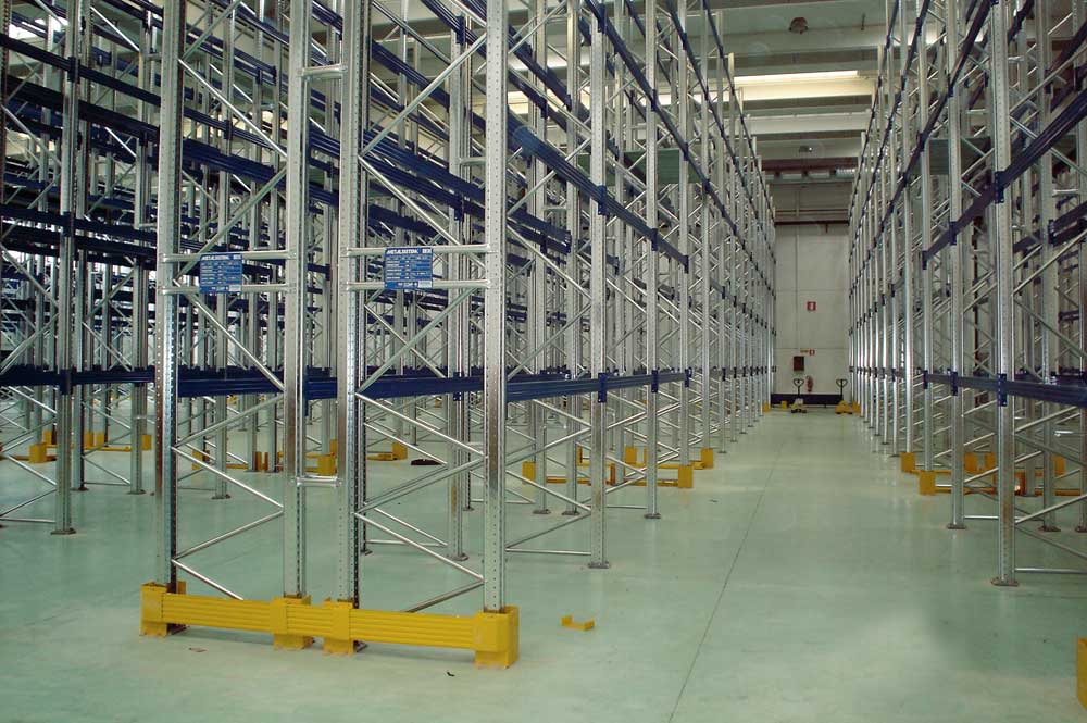 Scaffali in metallo e scaffalature metalliche a ottimi prezzi Scaffali metallici industriali